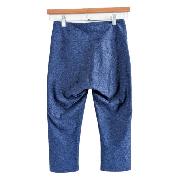 Outdoor Voices Warmup 3/4 Two-Tone Leggings in Black & Navy Blue - Picture 7 of 13